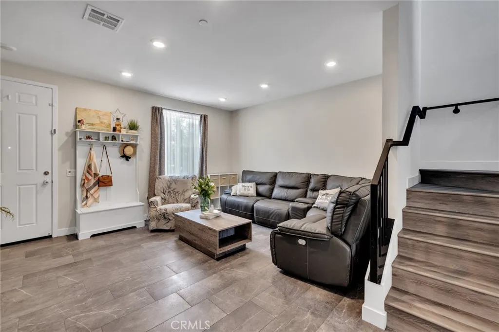 13120 Dart Street E, Baldwin Park, California 91706 home-pic-3